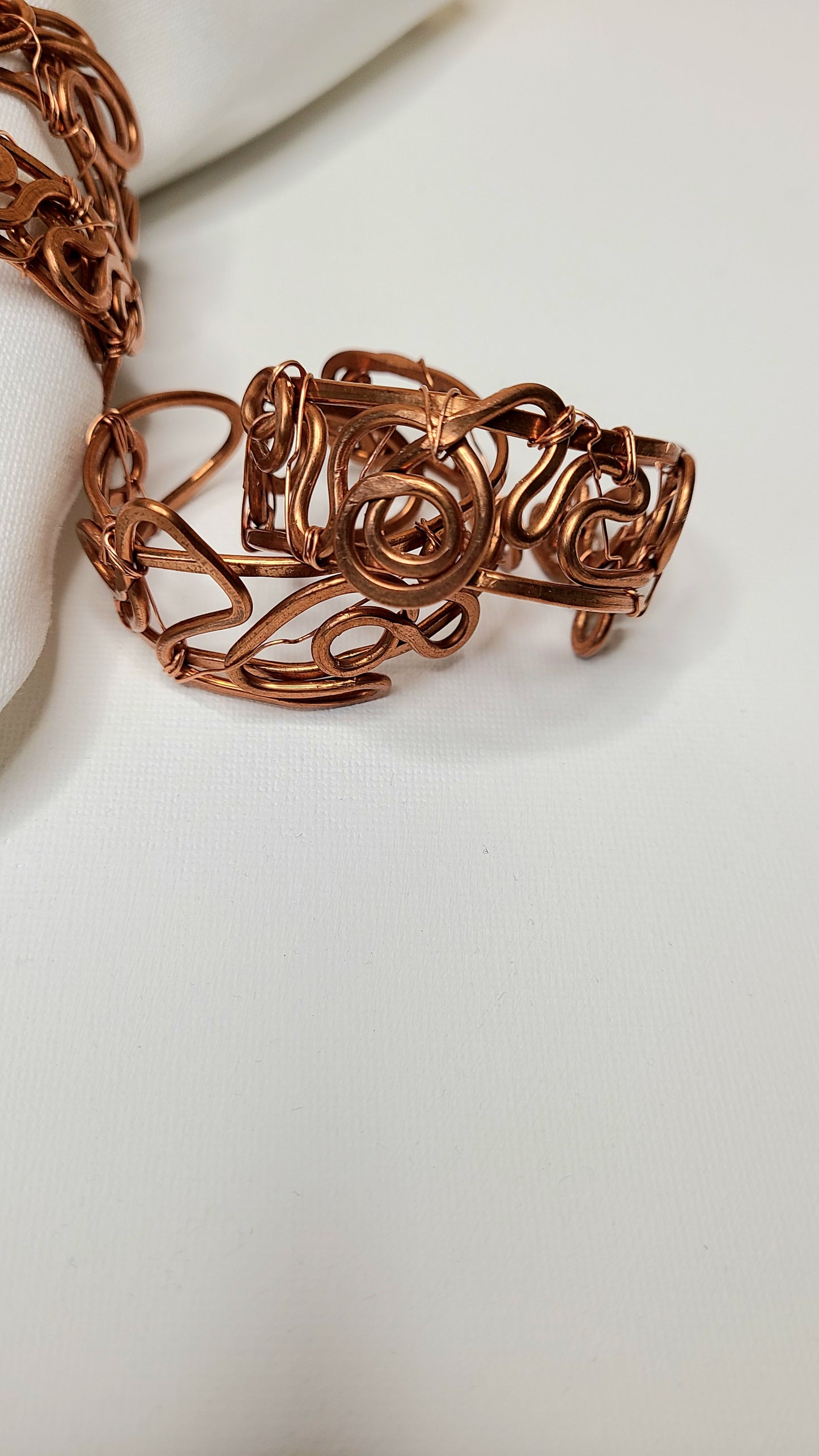 Artisanal Elegance: Set of 4 Handmade Copper Wire Napkin Rings